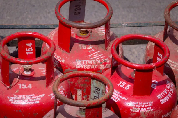 LPG Gas Cylinder in 450 Rupees